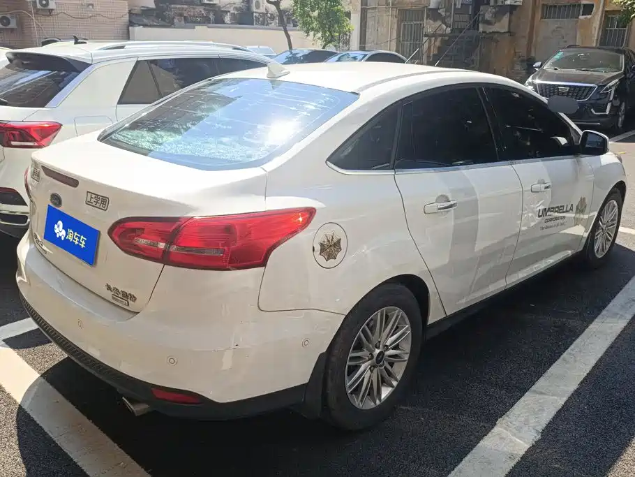 Фото 3 - Ford Focus