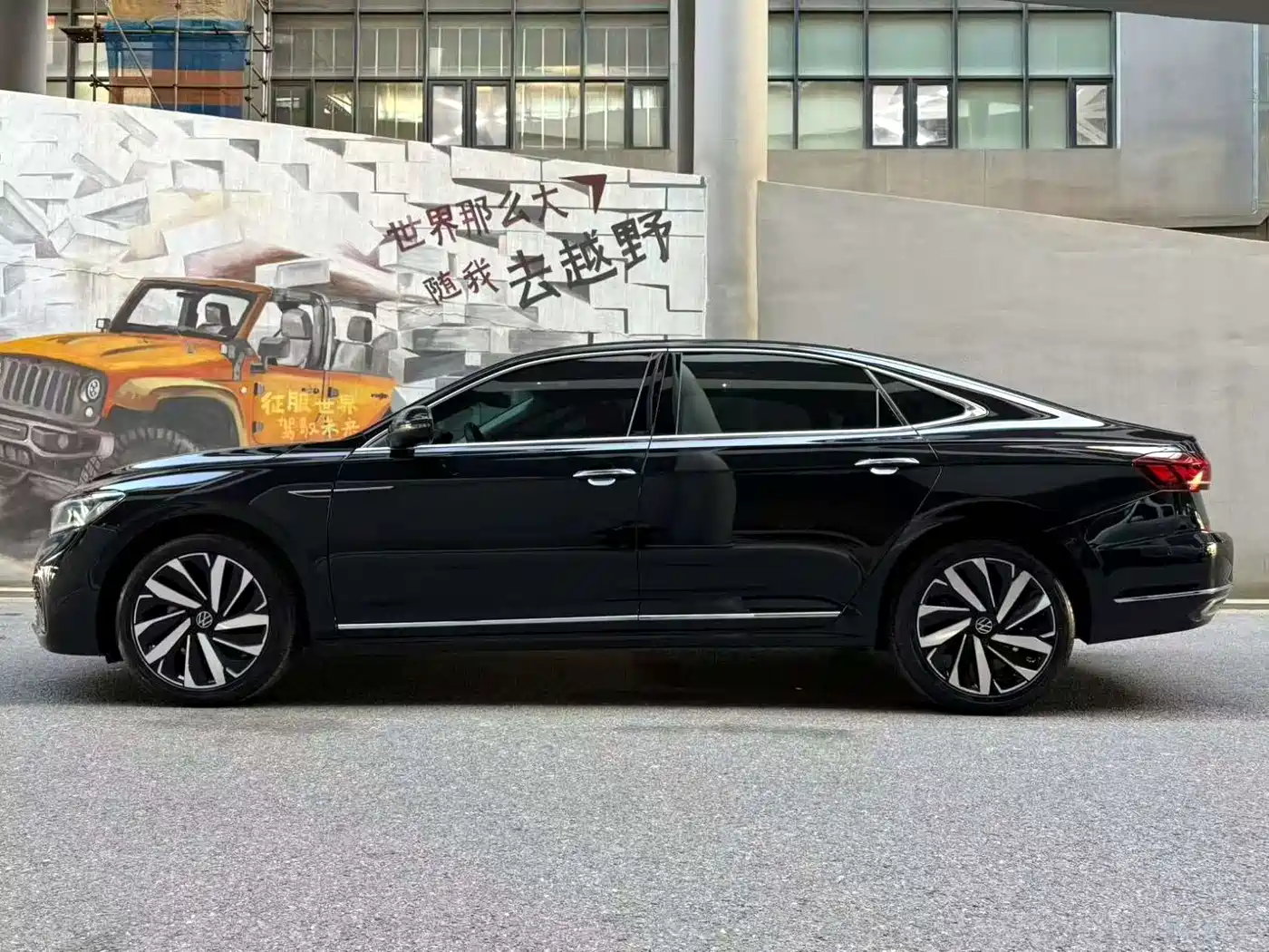 Volkswagen Passat 2022 330TSI Starlight Luxury Edition фото 3