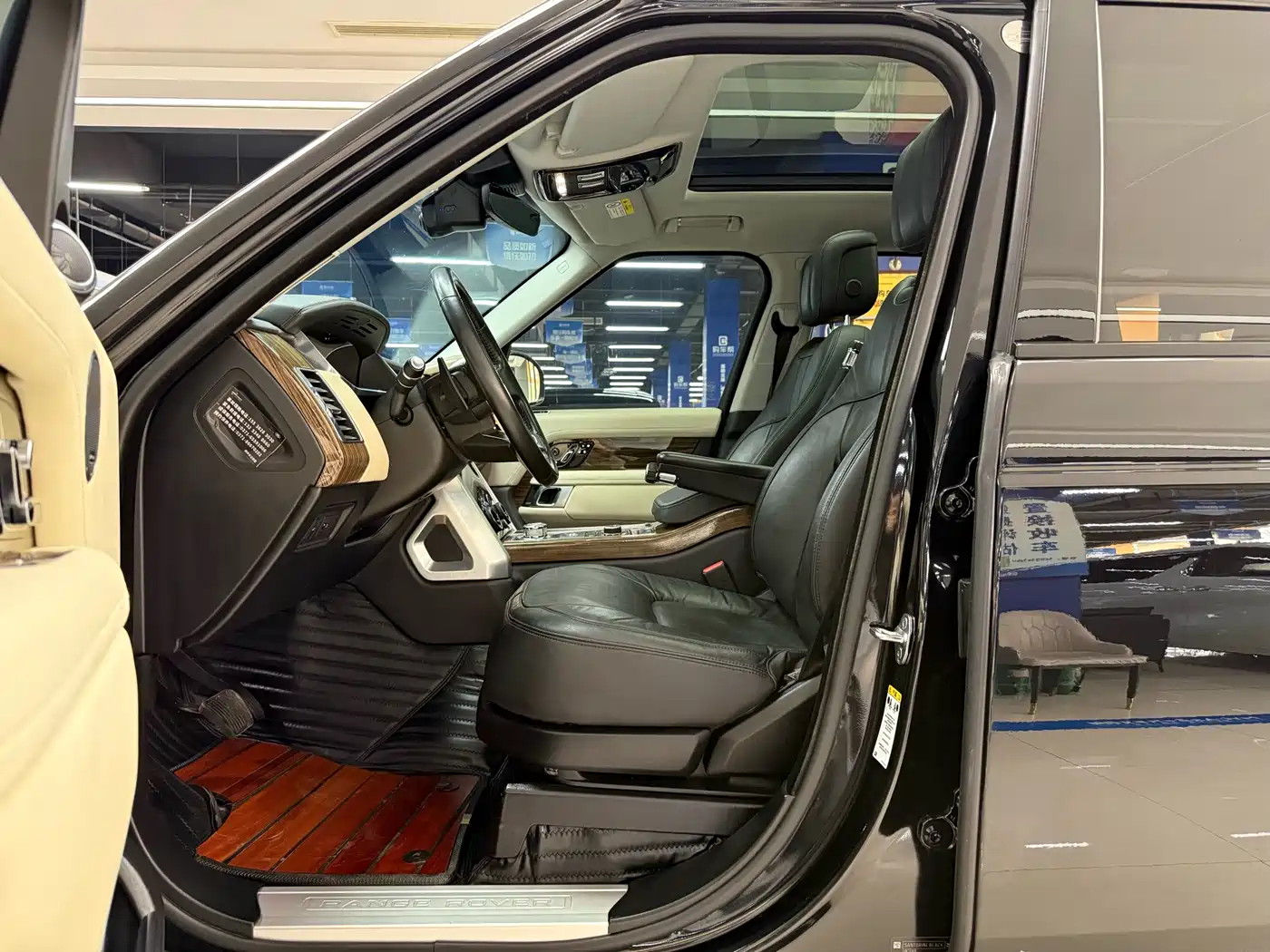 Land Rover Range Rover 2018 3.0 SC V6 Golden Age Edition фото 4