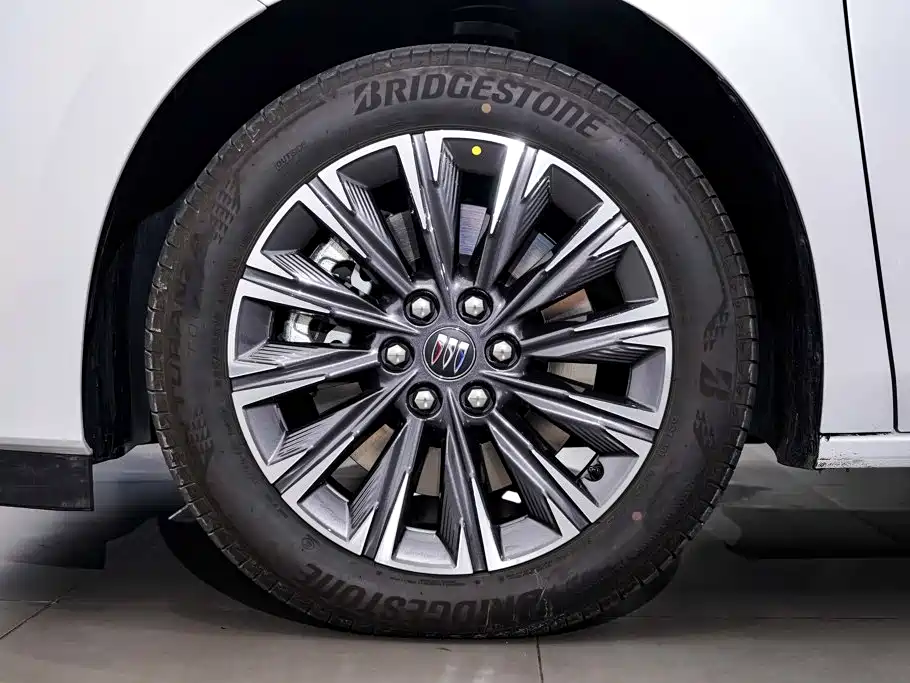 Фото 12 - Buick GL8