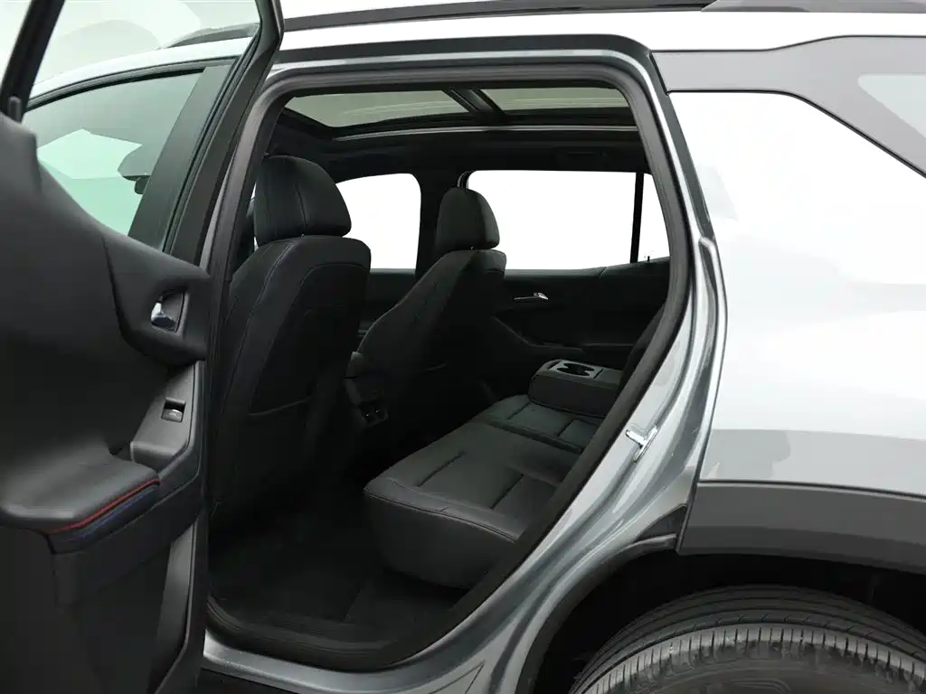 Chevrolet Equinox Plus 2024 102km RS Flagship Edition фото 13
