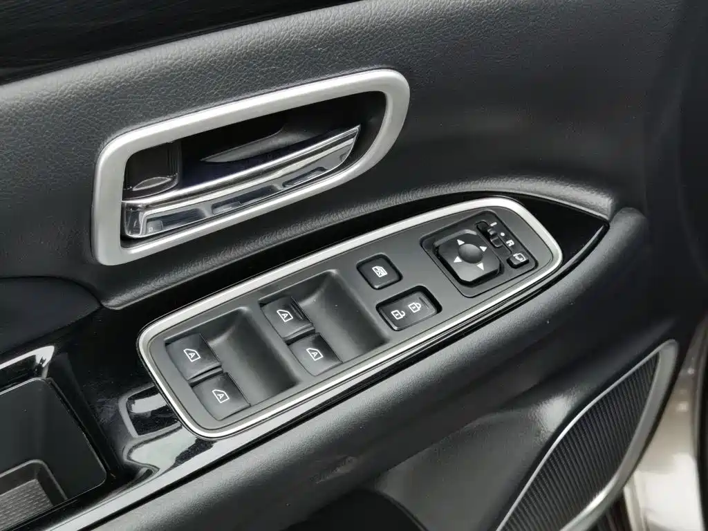 Фото 9 - Mitsubishi Outlander