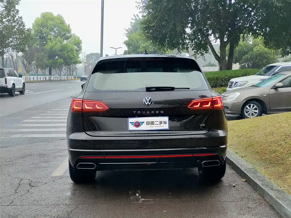 VOLKSWAGEN TOUAREG