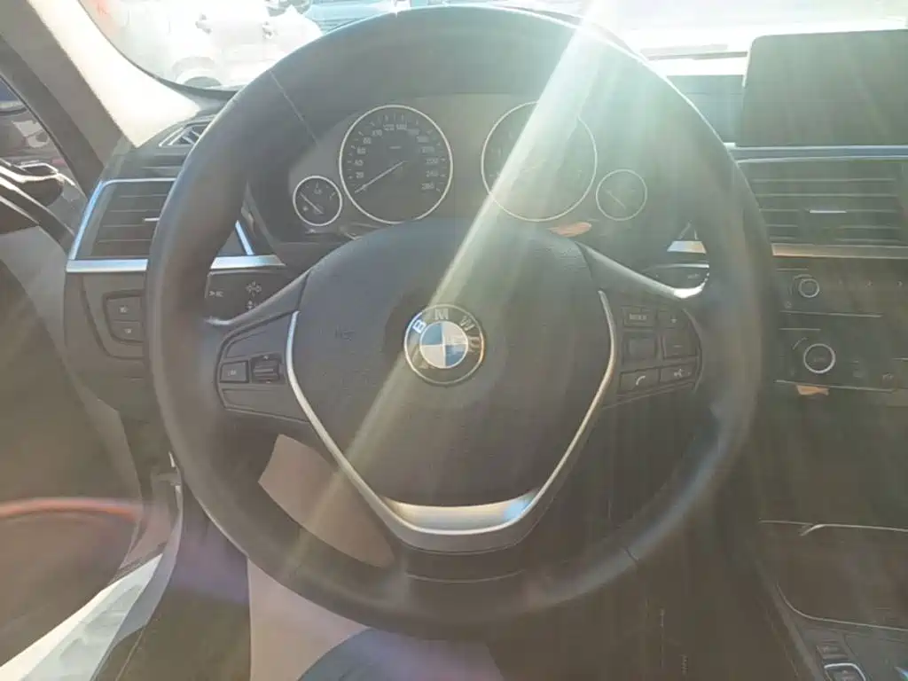 Фото 11 - BMW 3 Series