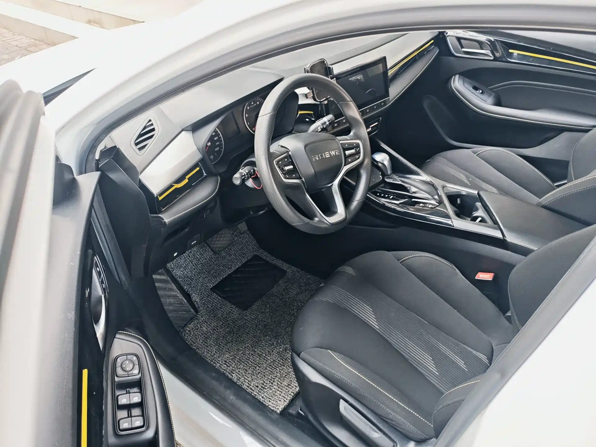 Фото 8 - Roewe i5