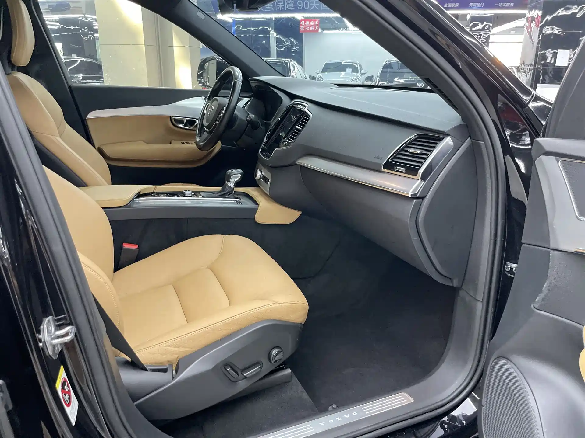 Фото 15 - Volvo XC90