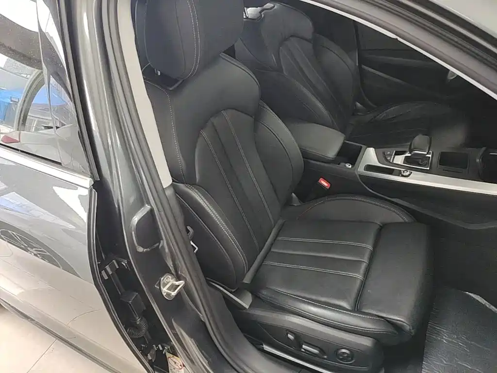 Photo 25 - Audi A4L