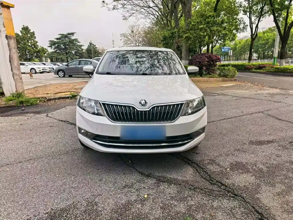 Škoda Rapid 2018 1.6L Manual Comfort Edition фото 3