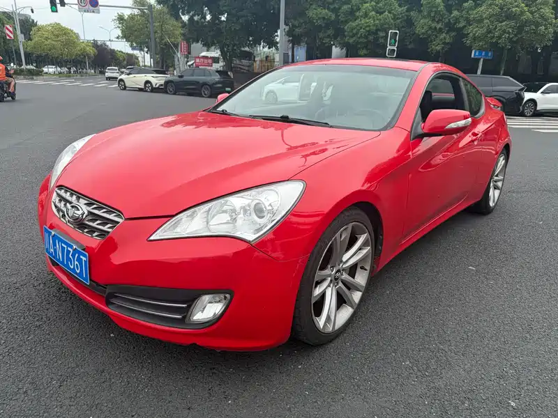 Hyundai Genesis Coupe Model 2.0T Automatic Luxury Edition
