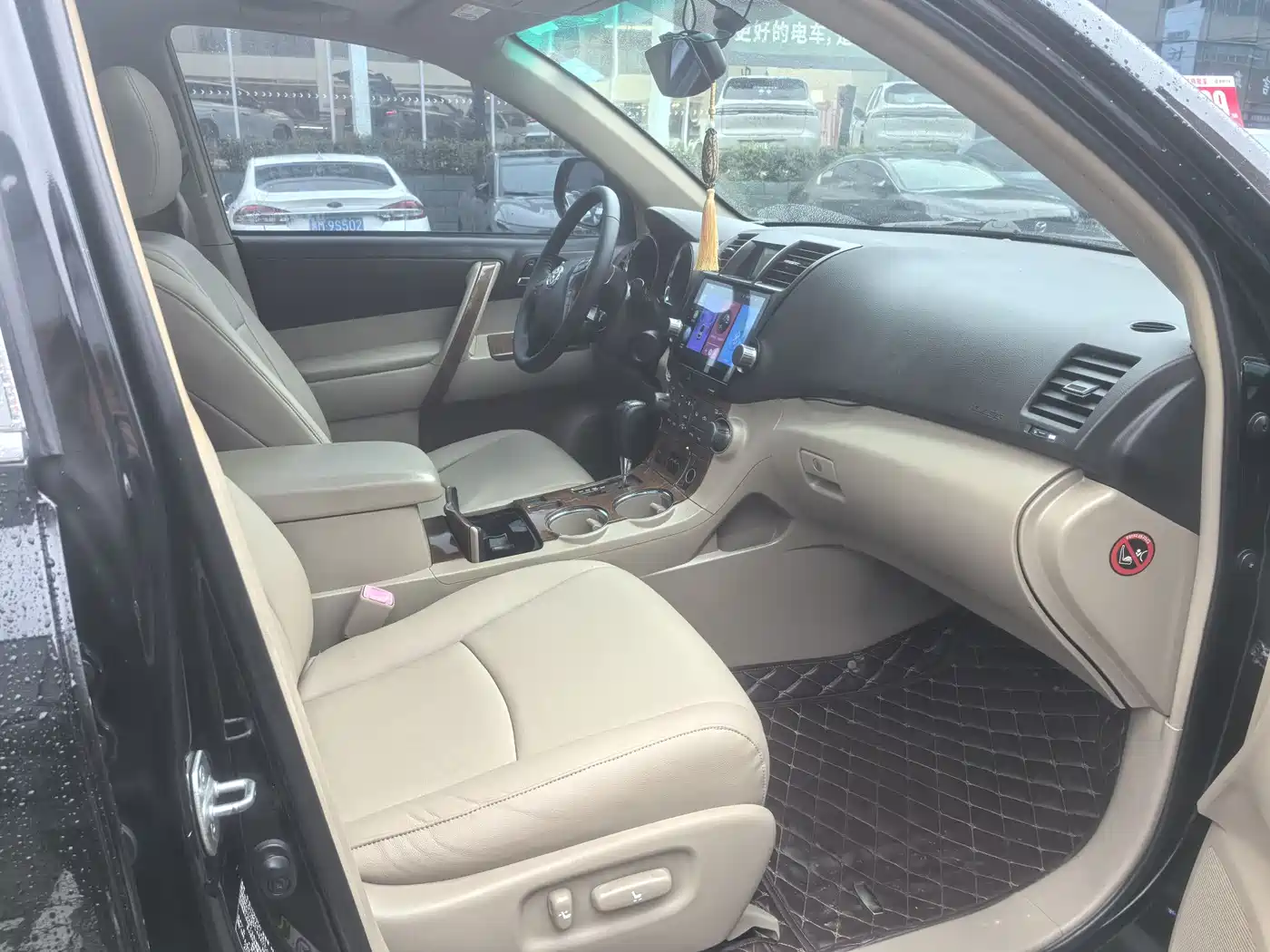 Toyota Highlander 2011 2.7L 2WD 7-seat Luxury фото 7