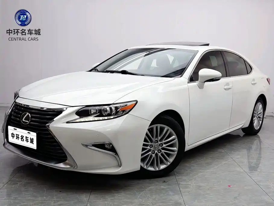 Фото 1 - Lexus ES