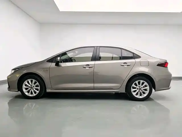 Toyota Corolla 2021 Hybrid 1.8L E-CVT Elite Edition фото 17