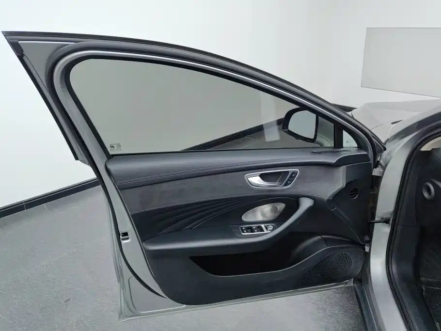 Roewe D7 2023 2023 DMH 125km Flagship Edition