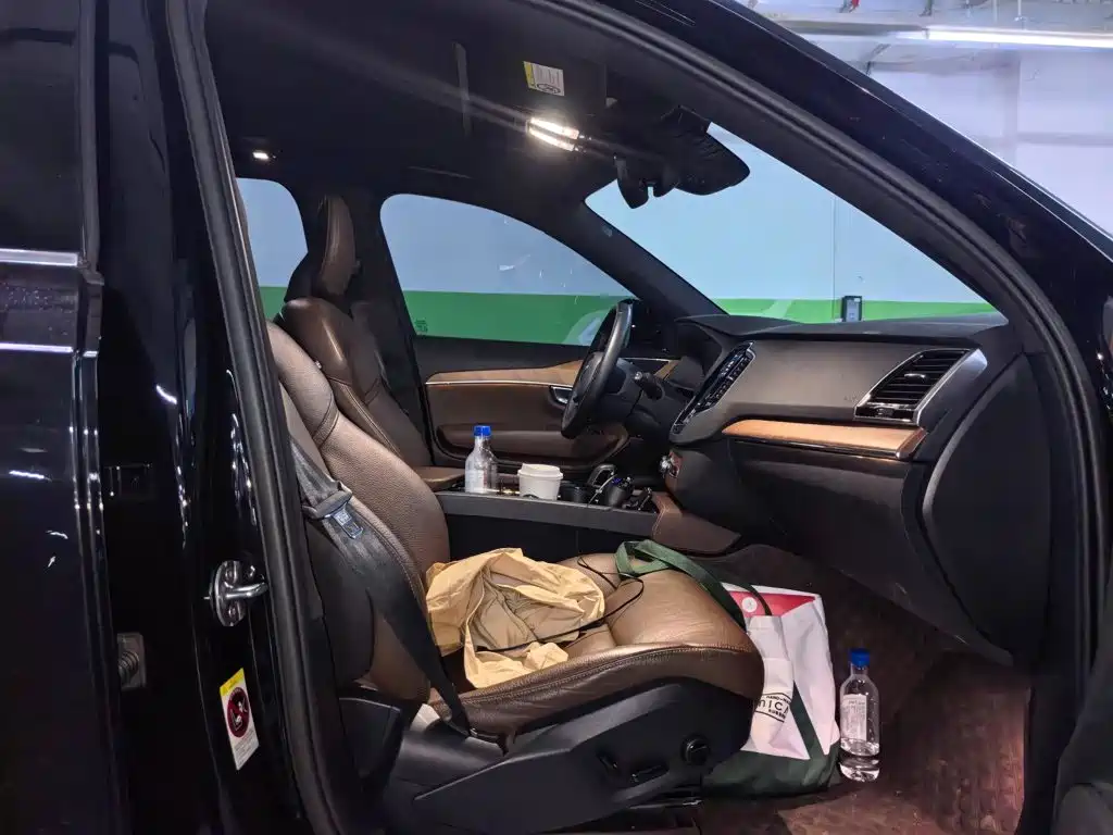 Photo 4 - Volvo XC90