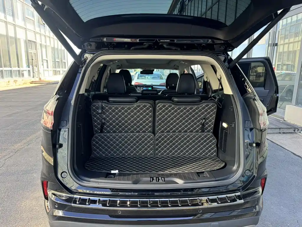 Фото 13 - Ford Edge