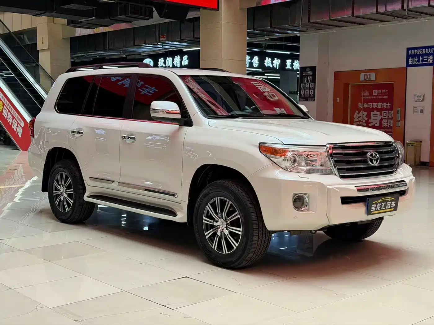 Toyota Land Cruiser (Import) 2015 4.0L V6 Middle East Low Configuration Edition фото 3