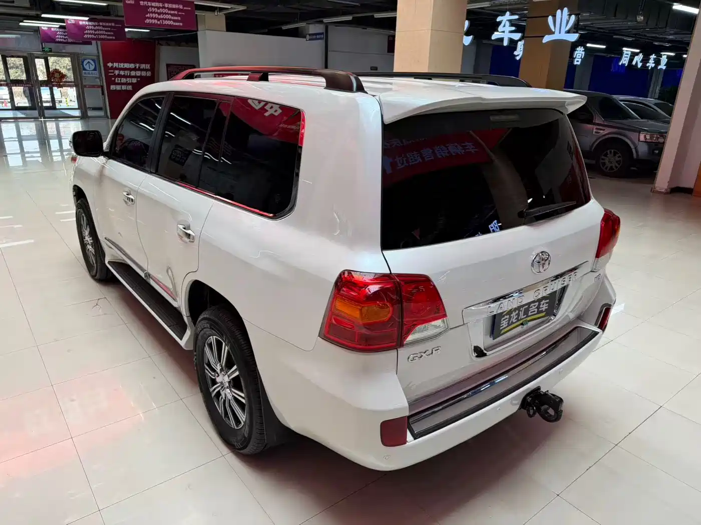 Toyota Land Cruiser (Import) 2015 4.0L V6 Middle East Low Configuration Edition фото 7