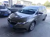 Photo 1 - Buick GL6