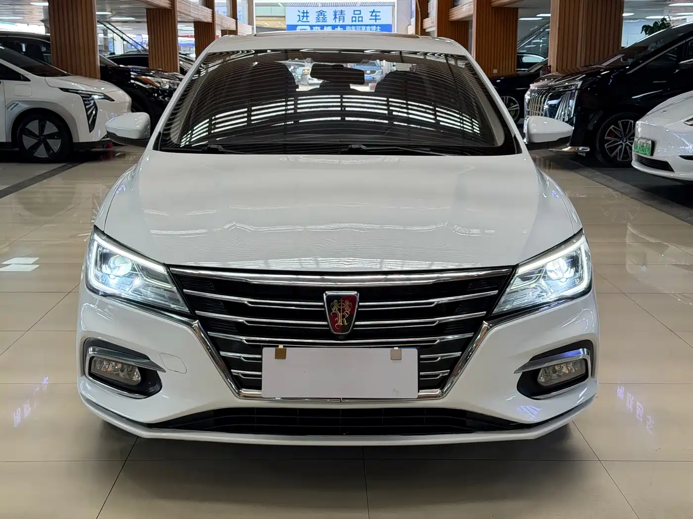 Фото 2 - Roewe i5