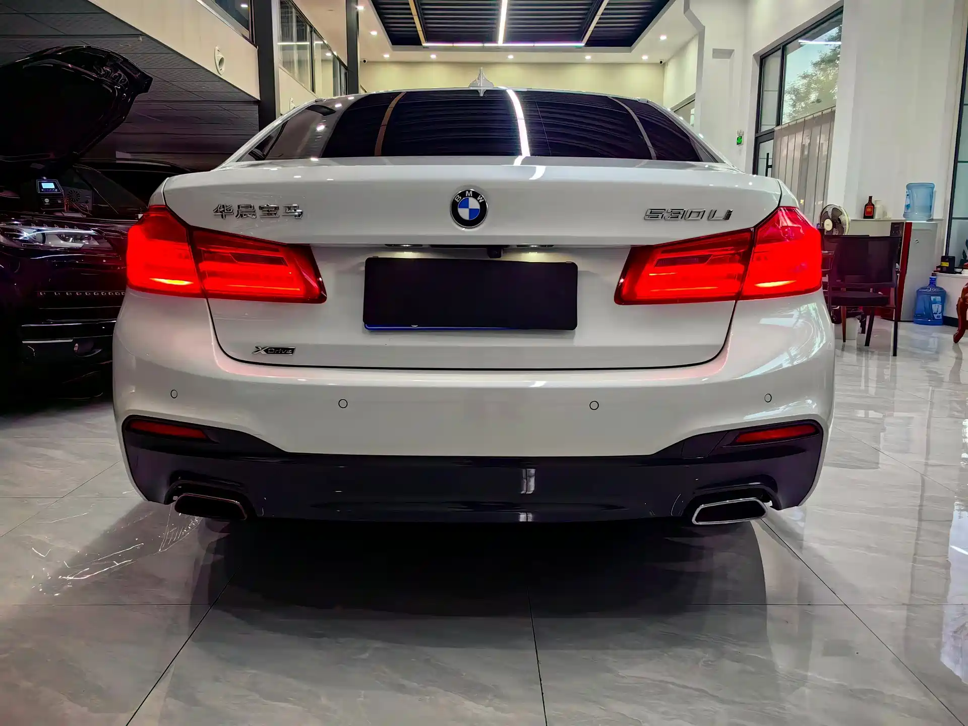 Photo 3 - BMW 5 Series