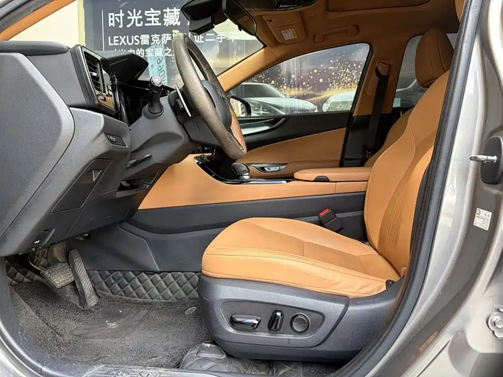 Фото 10 - Lexus NX