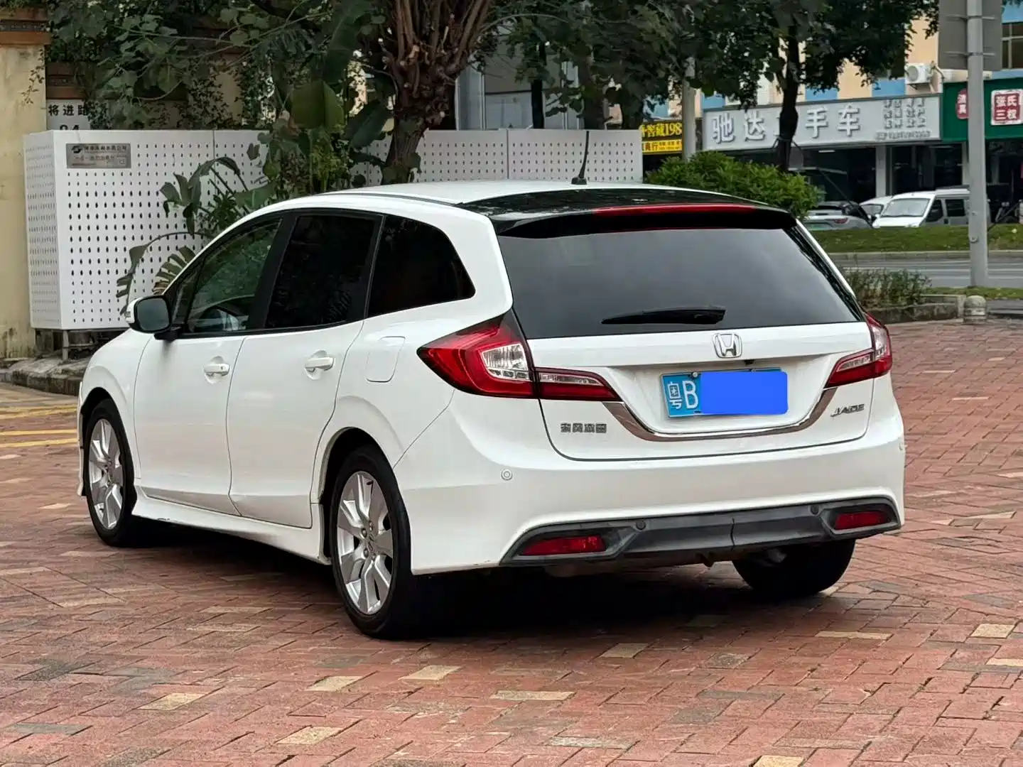 Фото 3 - Honda Jade