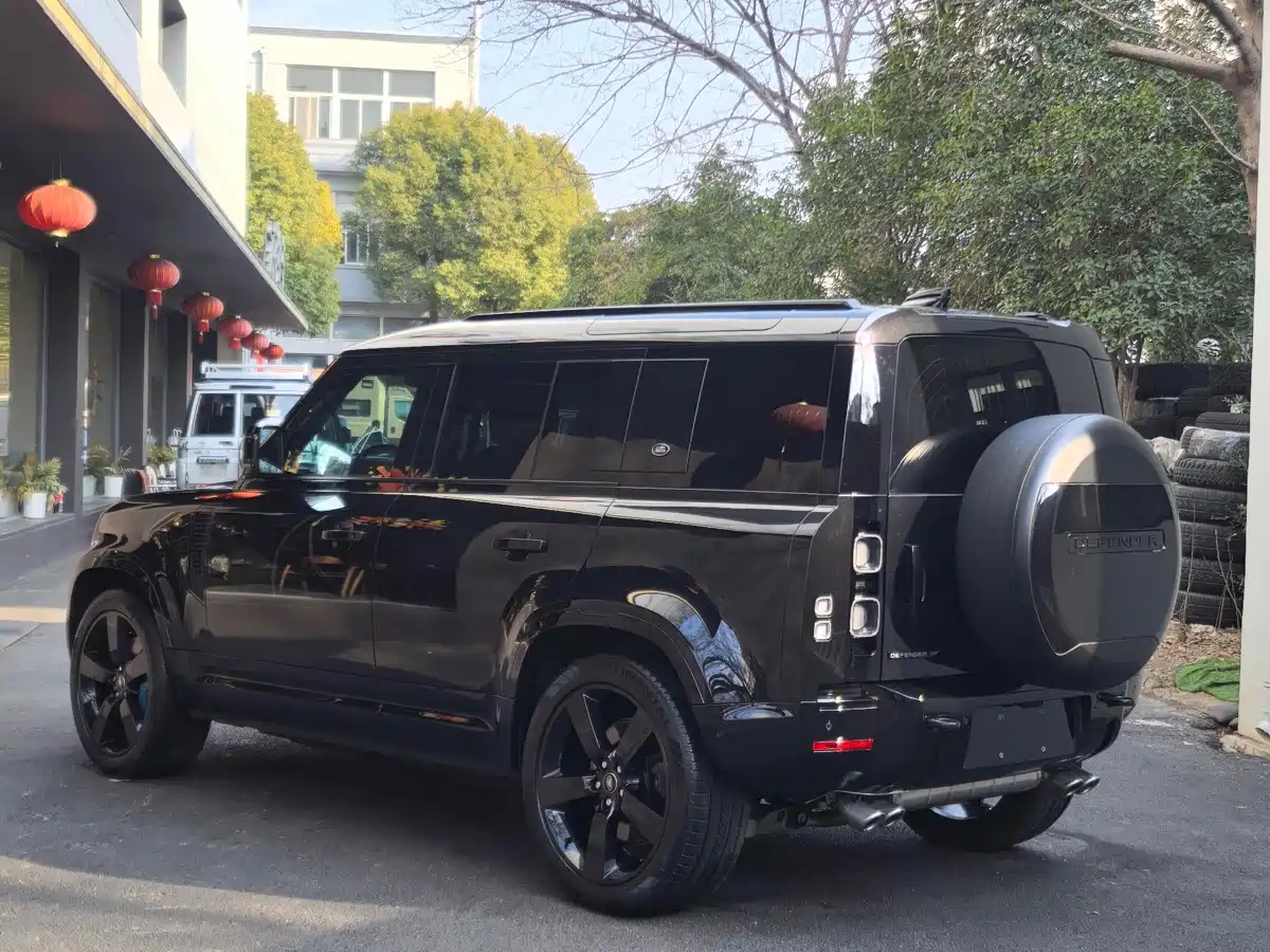 Photo 2 - Land Rover Defender