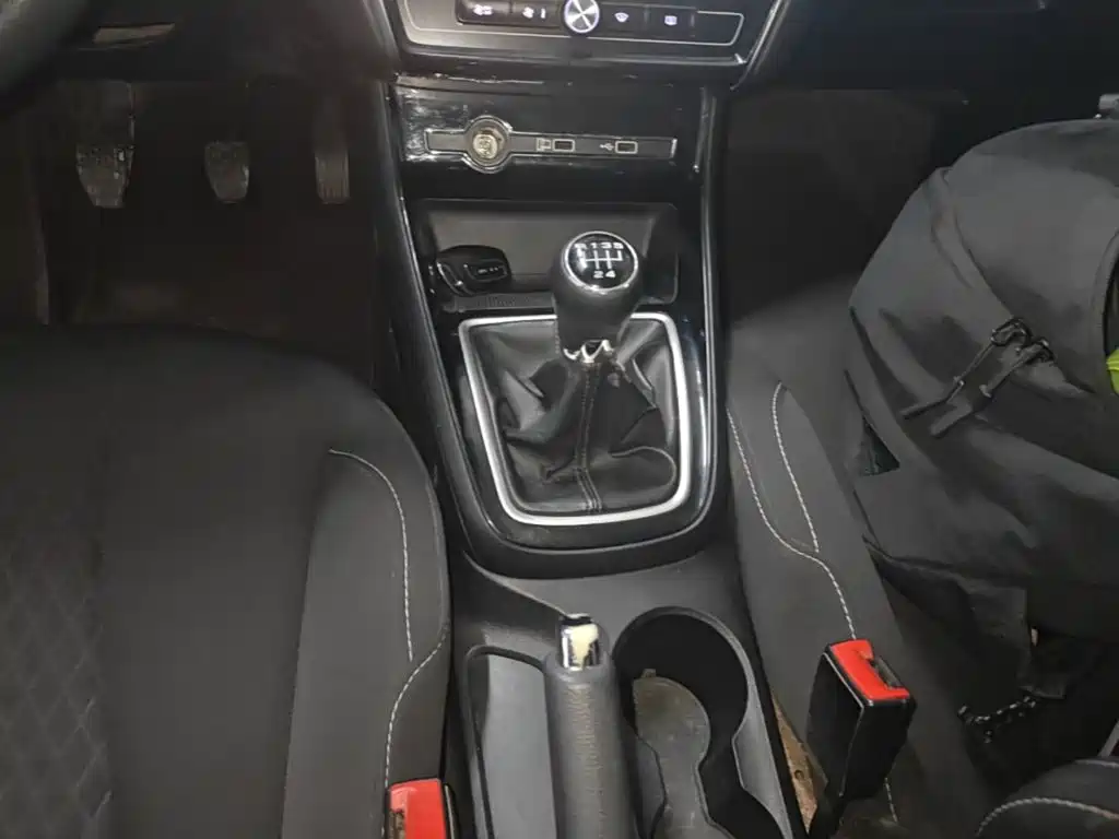 Фото 14 - Roewe i5
