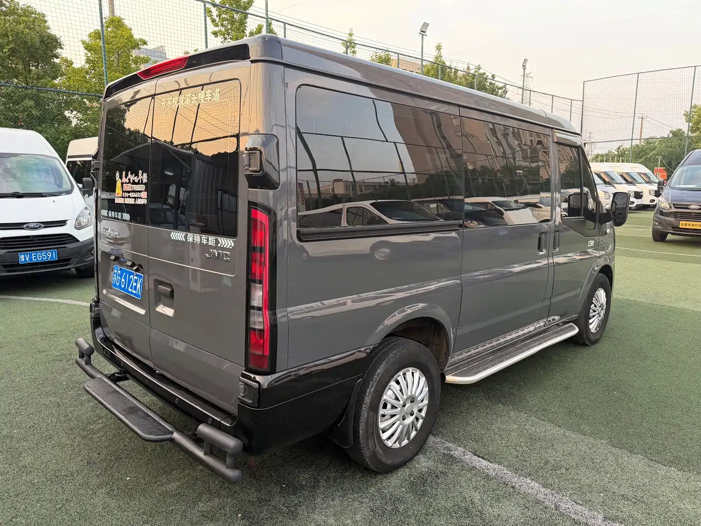 Jiangling JMC Fushun 2024 2025 Model 2.0T 8AT Diesel Short Wheelbase Low Roof Commercial MPV 5/6 Seats Dual-opening Tailgate