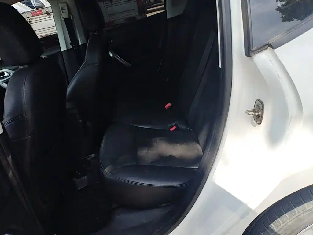 Peugeot 2008 2015 2014 1.6L Manual Fashion Edition