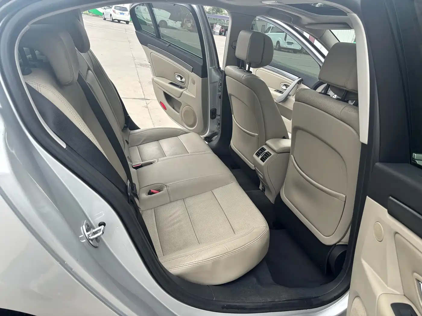 Renault Laguna 2009 2.0T фото 10