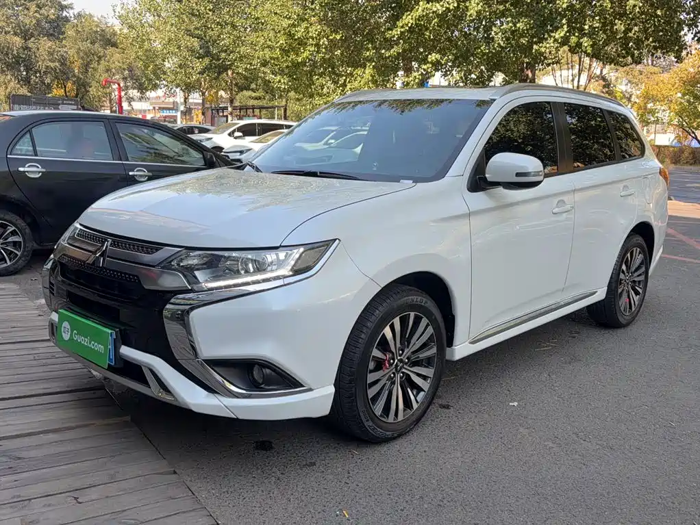 Photo 20 - Mitsubishi Outlander