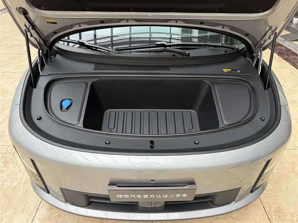 صورة 21 - Li Auto i6