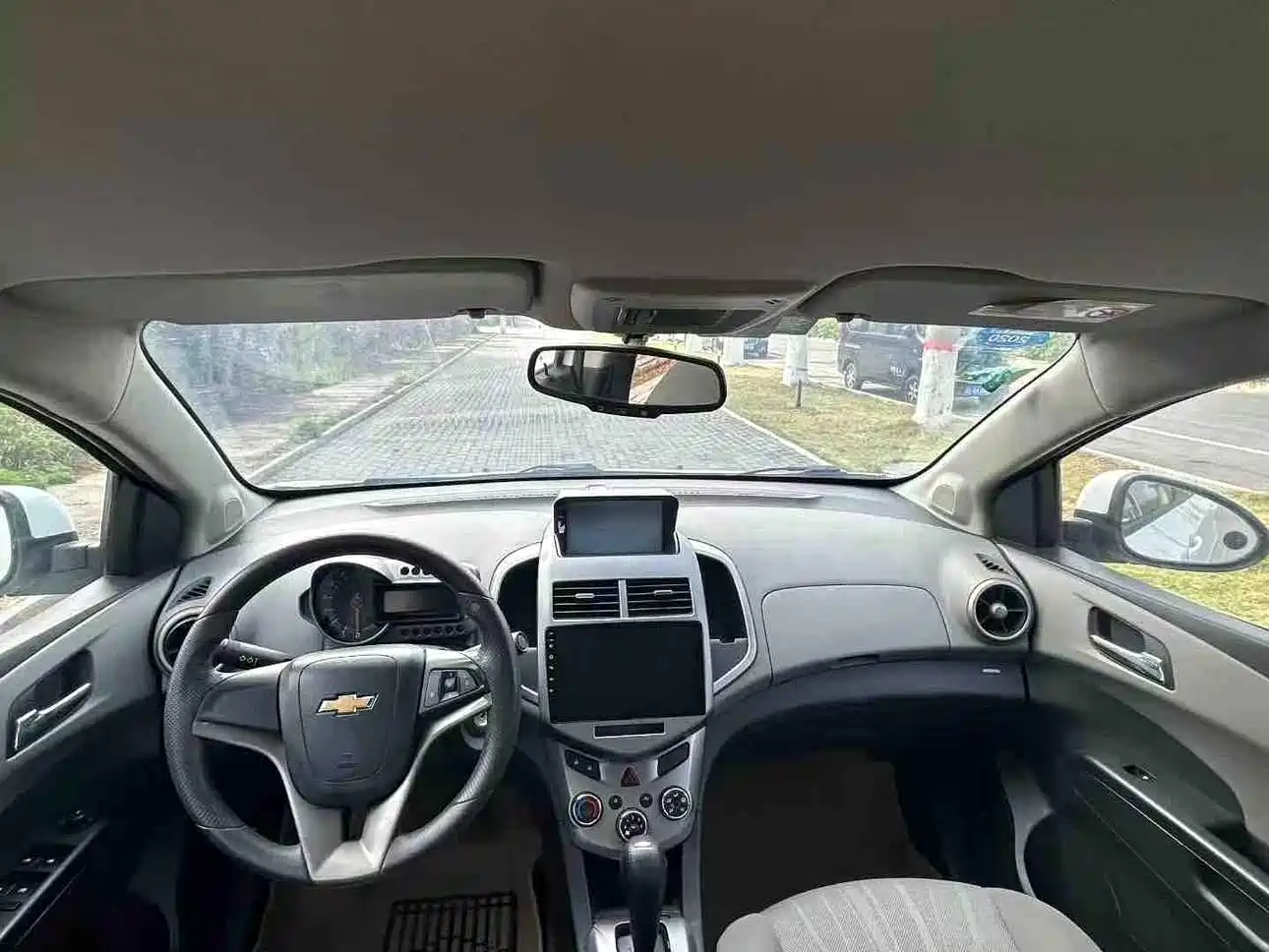 Chevrolet Aveo 2013 2011 Sedan 1.4L AT SE
