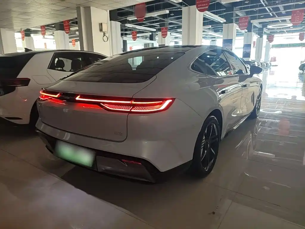 Geely Galaxy Galaxy E8 2024 2024 Model 550km RWD Soaring Dragon Edition