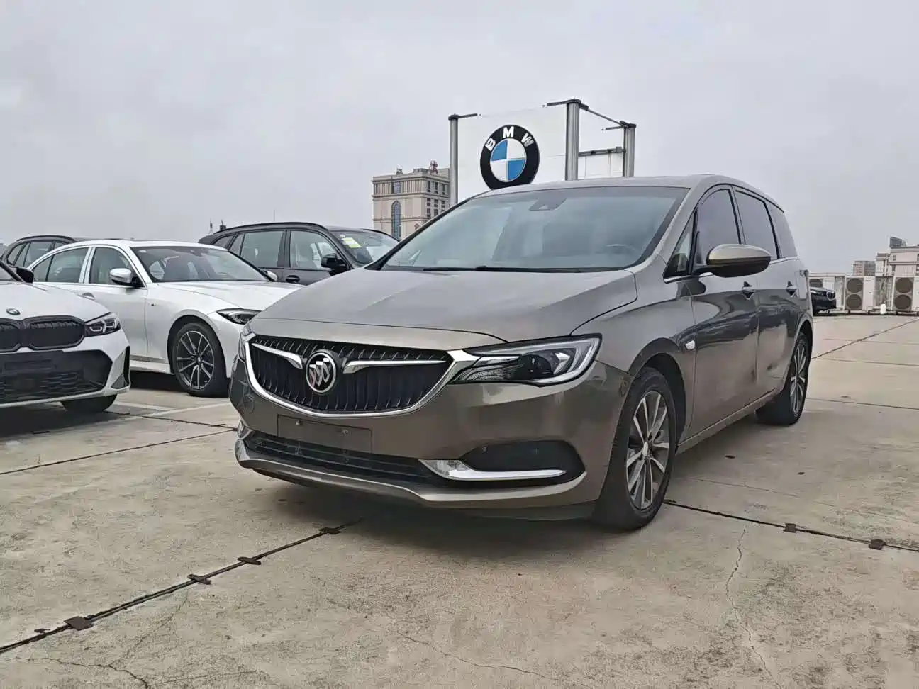 Фото 1 - Buick GL6