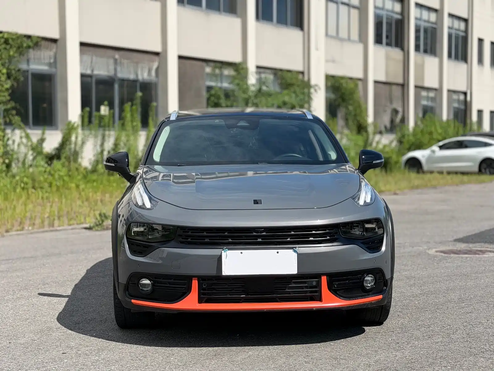 Photo 2 - Lynk & Co 02