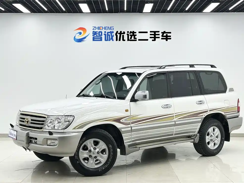 Toyota Land Cruiser 2005 Model 4.7L Automatic GX-R Luxury DVD Edition