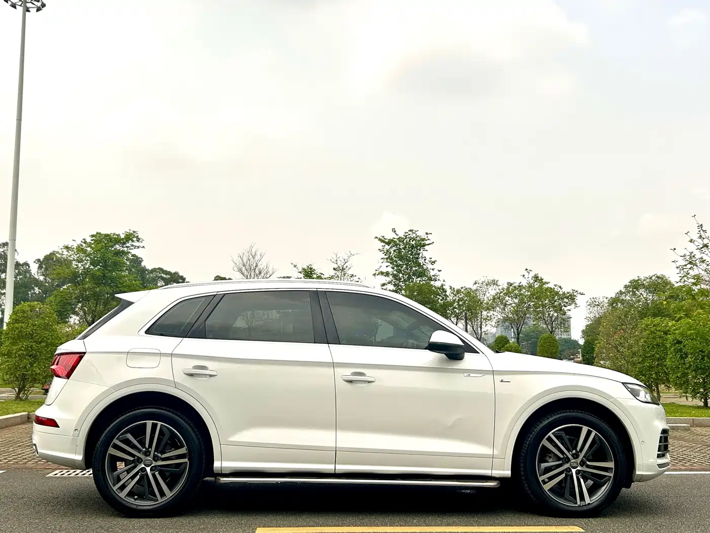 Фото 9 - Audi Q5L
