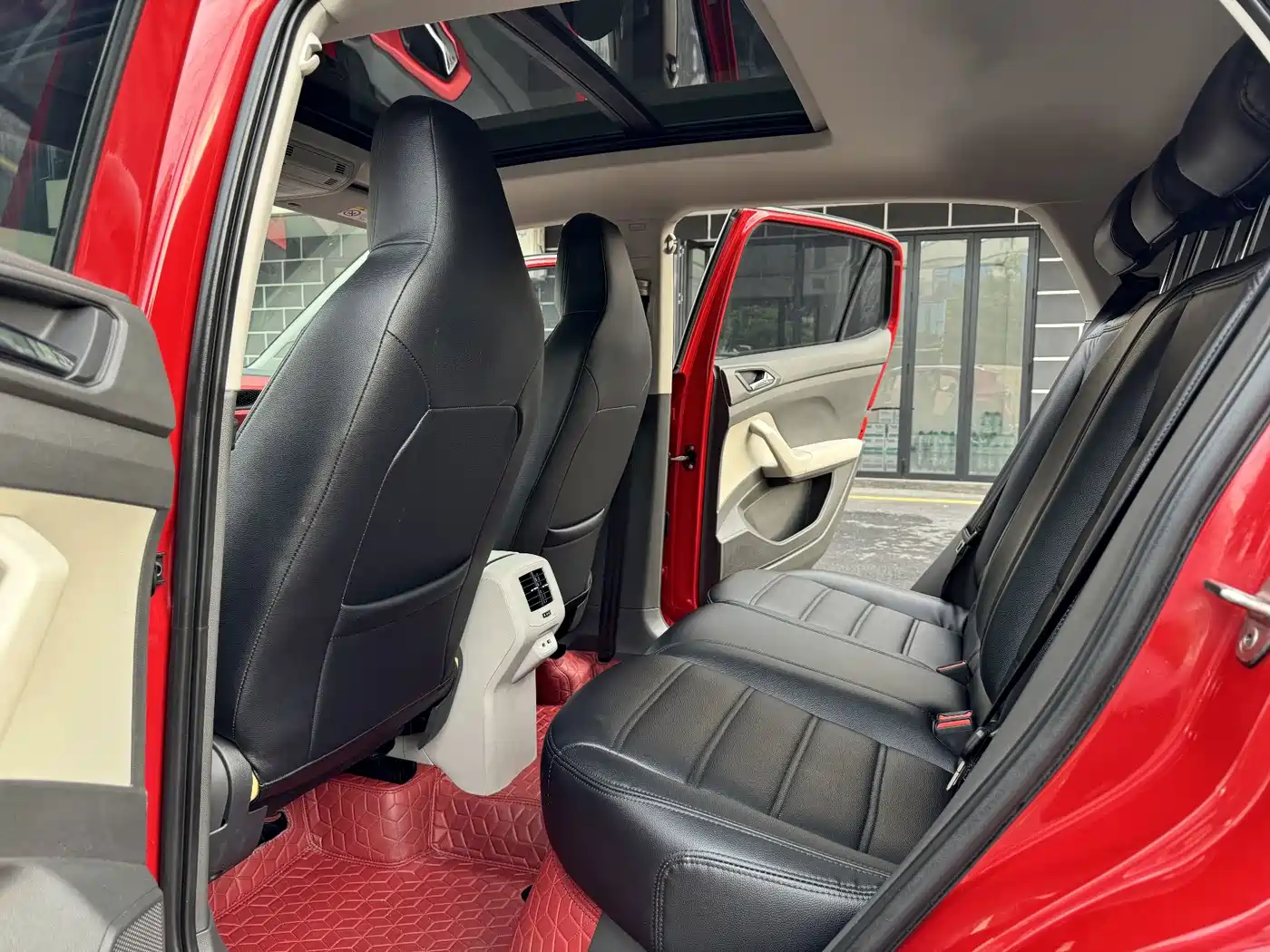 Photo 11 - Volkswagen T-Cross