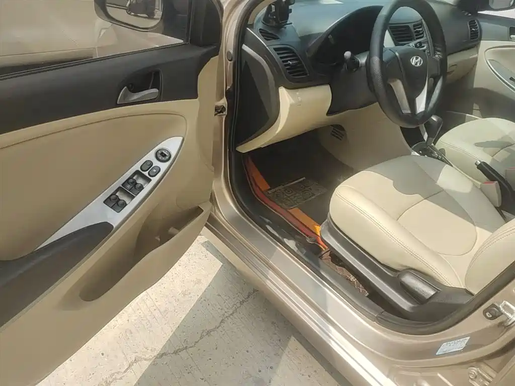 Hyundai Verna 2016 1.4L Automatic Smart GLS фото 16