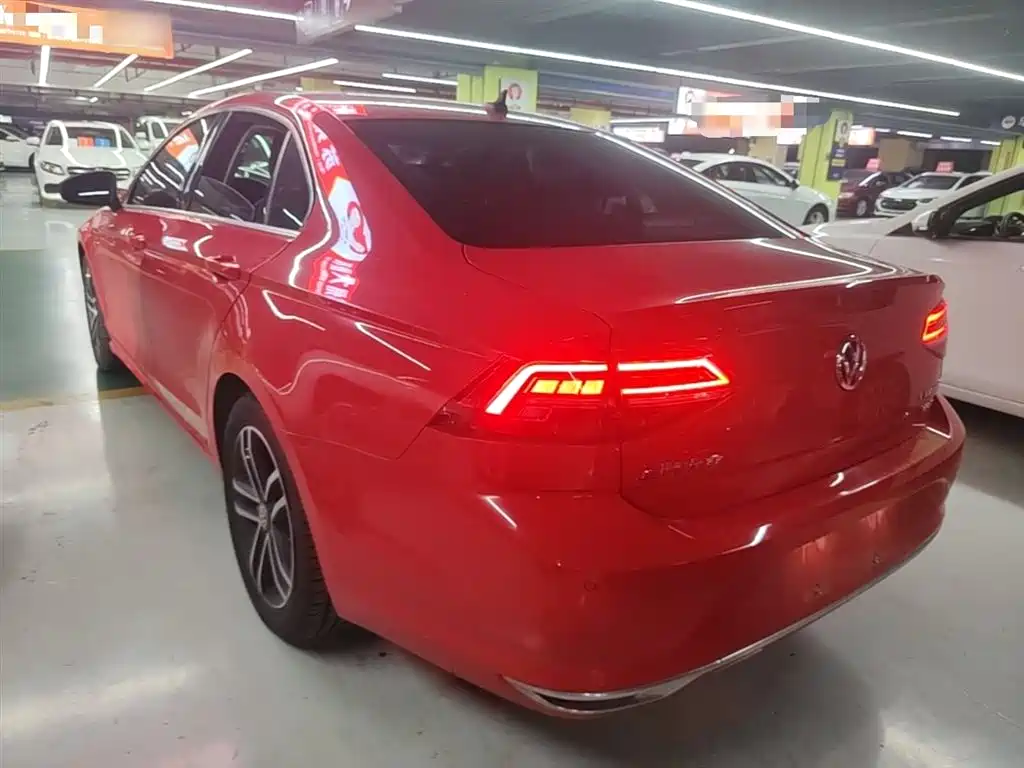 VOLKSWAGEN LINGDU