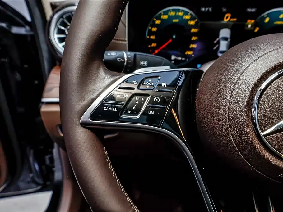 Mercedes-Benz E-Class 2023 E 300 L Fashion фото 15