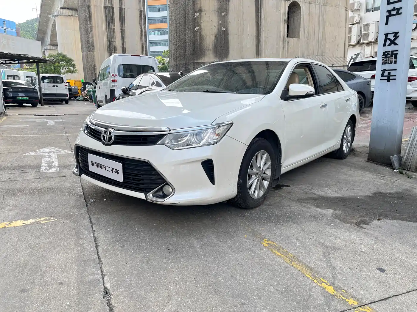 Toyota Camry 2016 2.0G 10th Anniversary Leading Edition