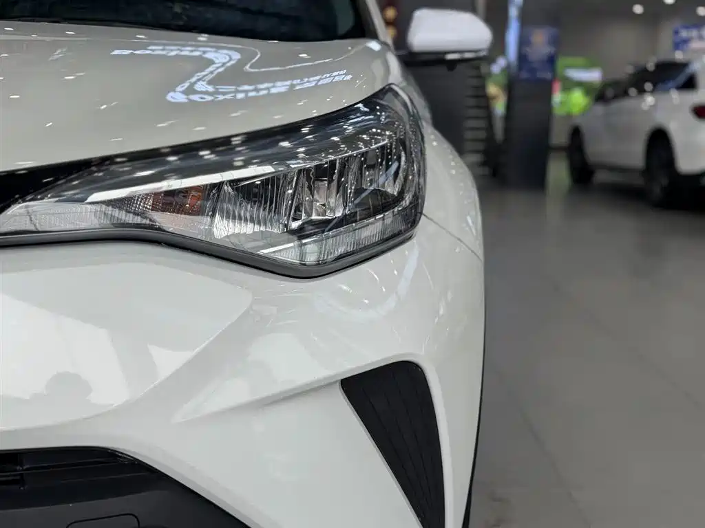 Toyota C-HR 2021 2.0L Comfort Edition фото 11