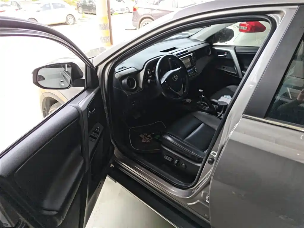 Photo 16 - Toyota RAV4 Rongfang