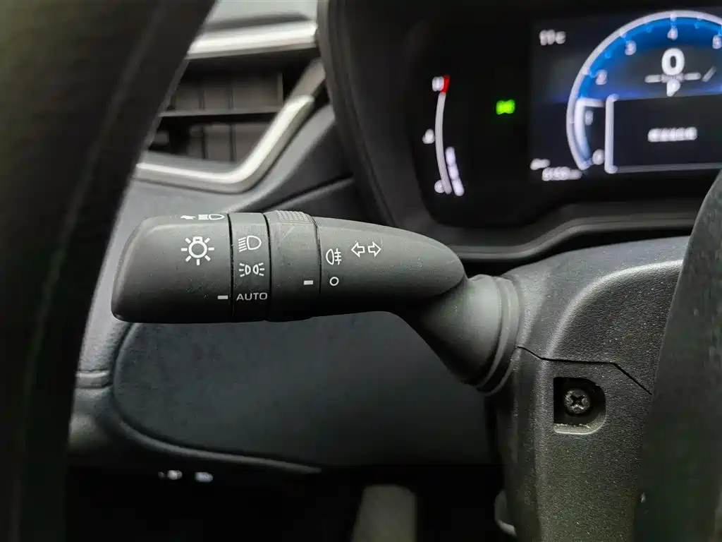 Toyota Frontlander 2023 2.0L CVT Luxury Edition фото 16