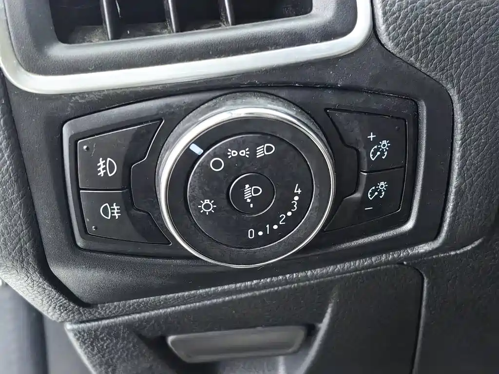 Ford Focus 2015 2012 Hatchback 2.0L Automatic Luxury Sport