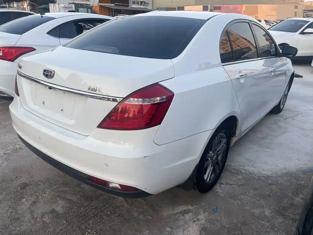 Фото 9 - Geely Emgrand