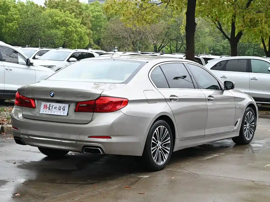 BMW 5 SERIES